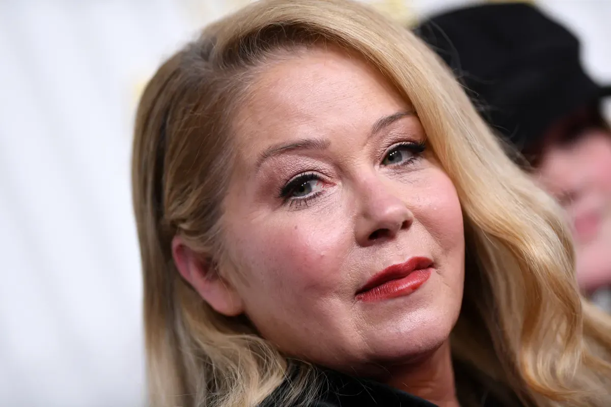 Christina Applegate nemrégiben kórházba került, és most ő maga jelentkezett, hogy elmondja milyen állapotban van