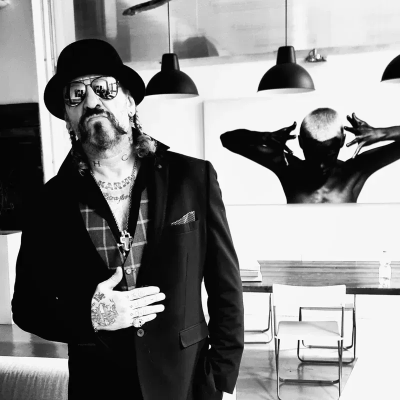 Ganxsta Zolee nem akármilyen keresettel vette meg élete első cintányérját.