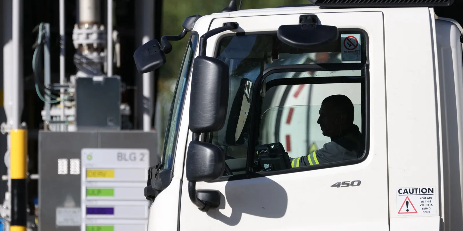 Kamionosok dühöngenek a magas dízelárak miatt