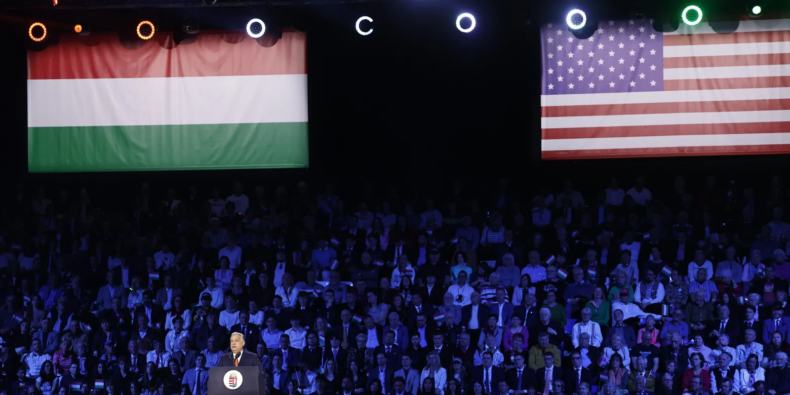 Óriási volt a tömeg: fotókon az amerikai-magyar nagygyűlés