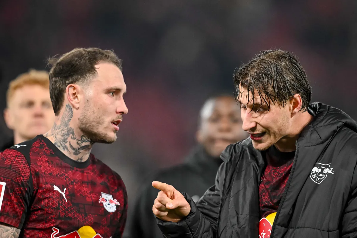 David Raumról (balra) sokat elmond, hogy Orbán Willi helyére nevezték ki lipcsei csapatkapitánynak - most pedig Kerkez Milos riválisának szemelte ki a Liverpool