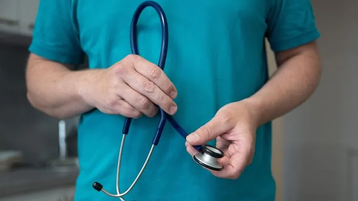 Bejelentés: rákkal diagnosztizálták a népszerű gitárost