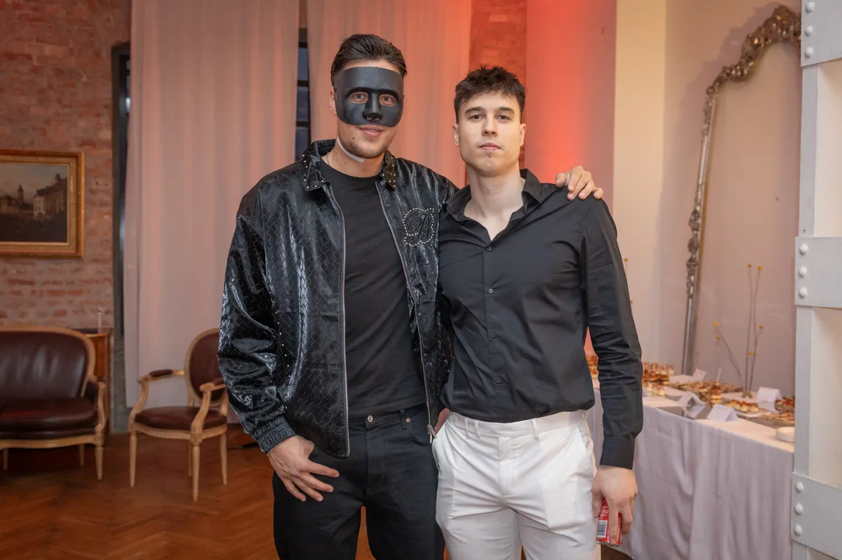 T. Danny testvée is megjelent a csütörtök esti vetítésen.