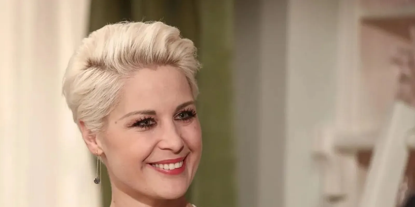 Faképnél hagyta a férje? Orosz Barbi a reptéren éjszakázott