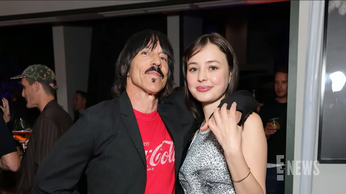 alt=Red Hot Chili Peppers frontemberének a barátnője szembe ment a kritikákka