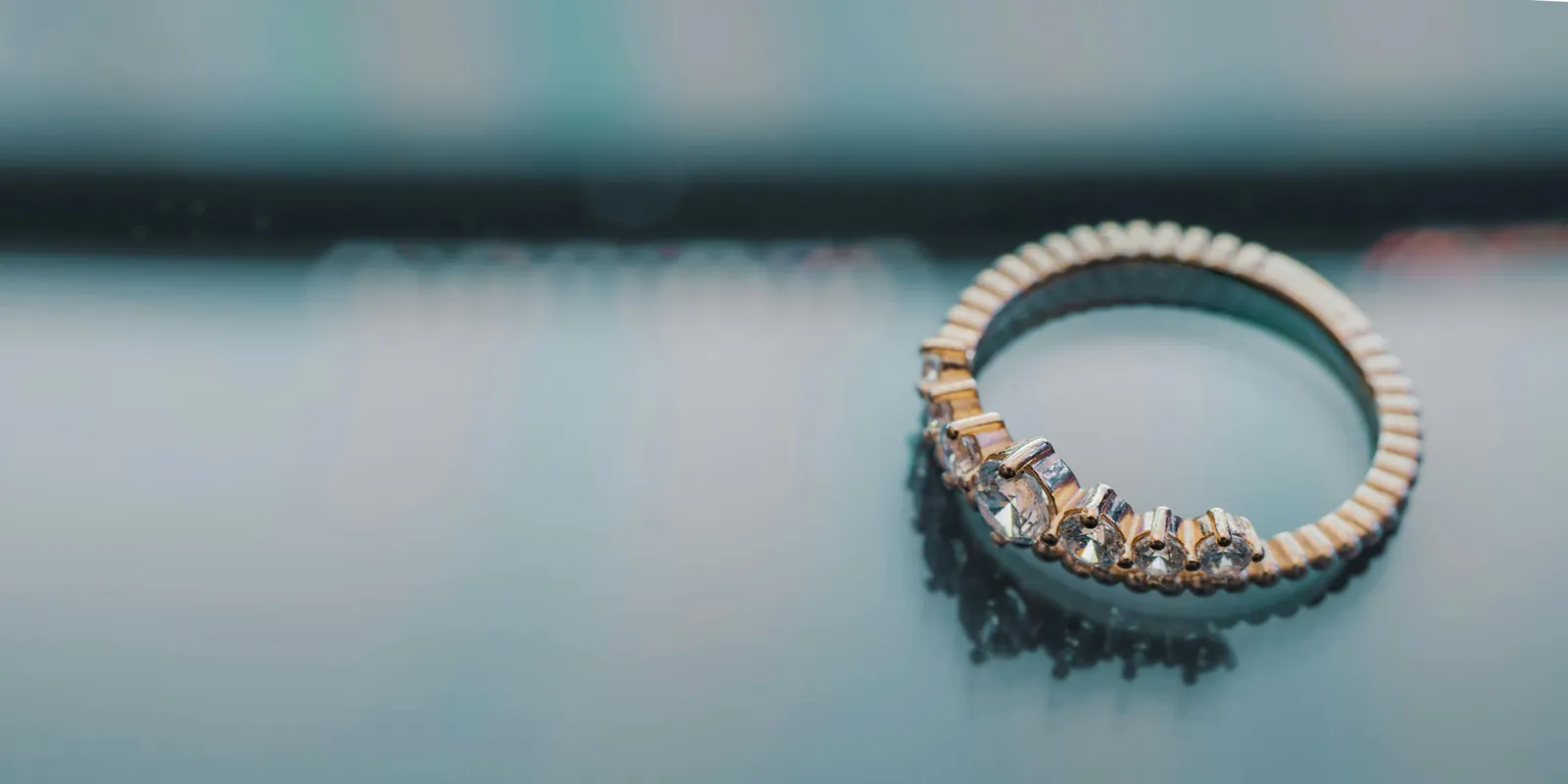 Milliókat érő gyűrűvel ment a zálogházba, de sírva jött ki