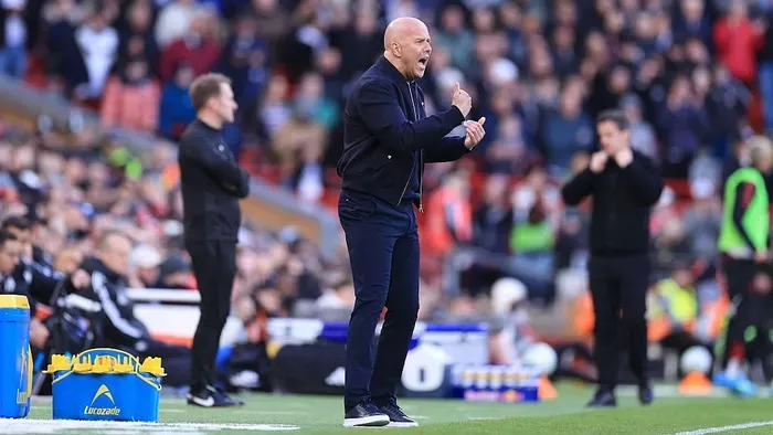 Arne Slot egyelőre megúszta, most jön a neheze