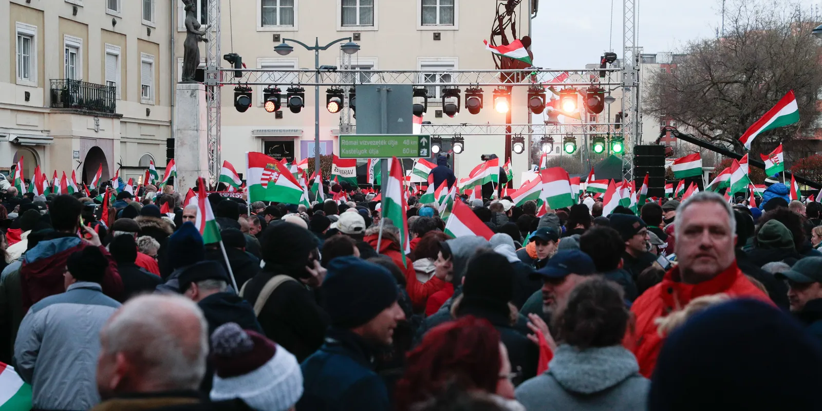 Rengetegen várják Orbán Viktor beszédét