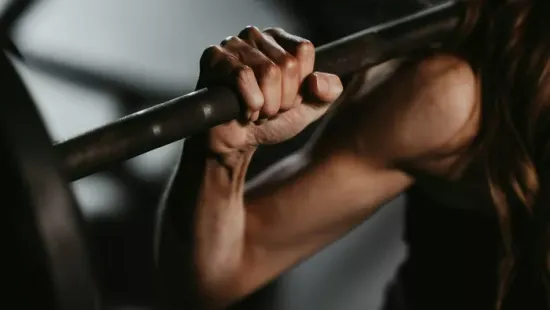 „Elütött egy kamion, majd súlyemelő lettem” - Még a férfiakat is túlszárnyalja egy idős nő