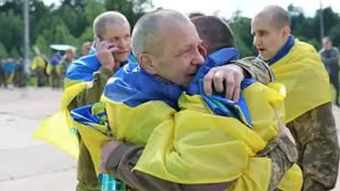 Az oroszok csaknem kétszáz ukrán hadifoglyot engedtek haza