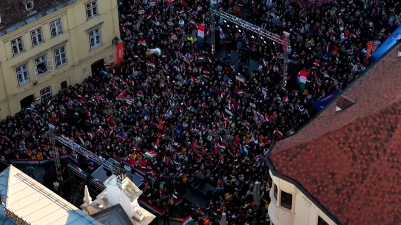 Brutális, milyen üdvrivalgással fogadták Orbán Viktort