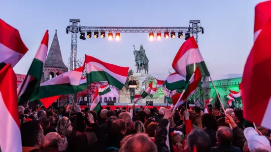 Ukrajna és az EU is megkapta a maga üzenetét a Fidesz szimpatizánsaitól a kampányzárón