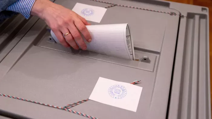 Megnyitottak a szavazókörök