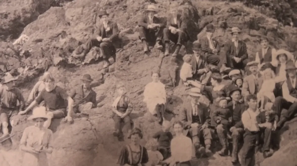 A kép, amely 1917-ben készült, és amiről azt tartják, hogy egy időutazó szerepel rajta