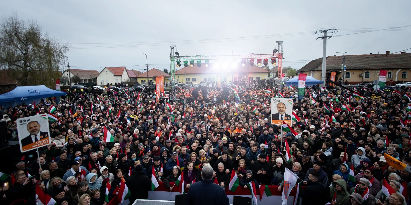 Gigantikus tömeg vonult utcára Ócsán, Orbán Viktor beszédére