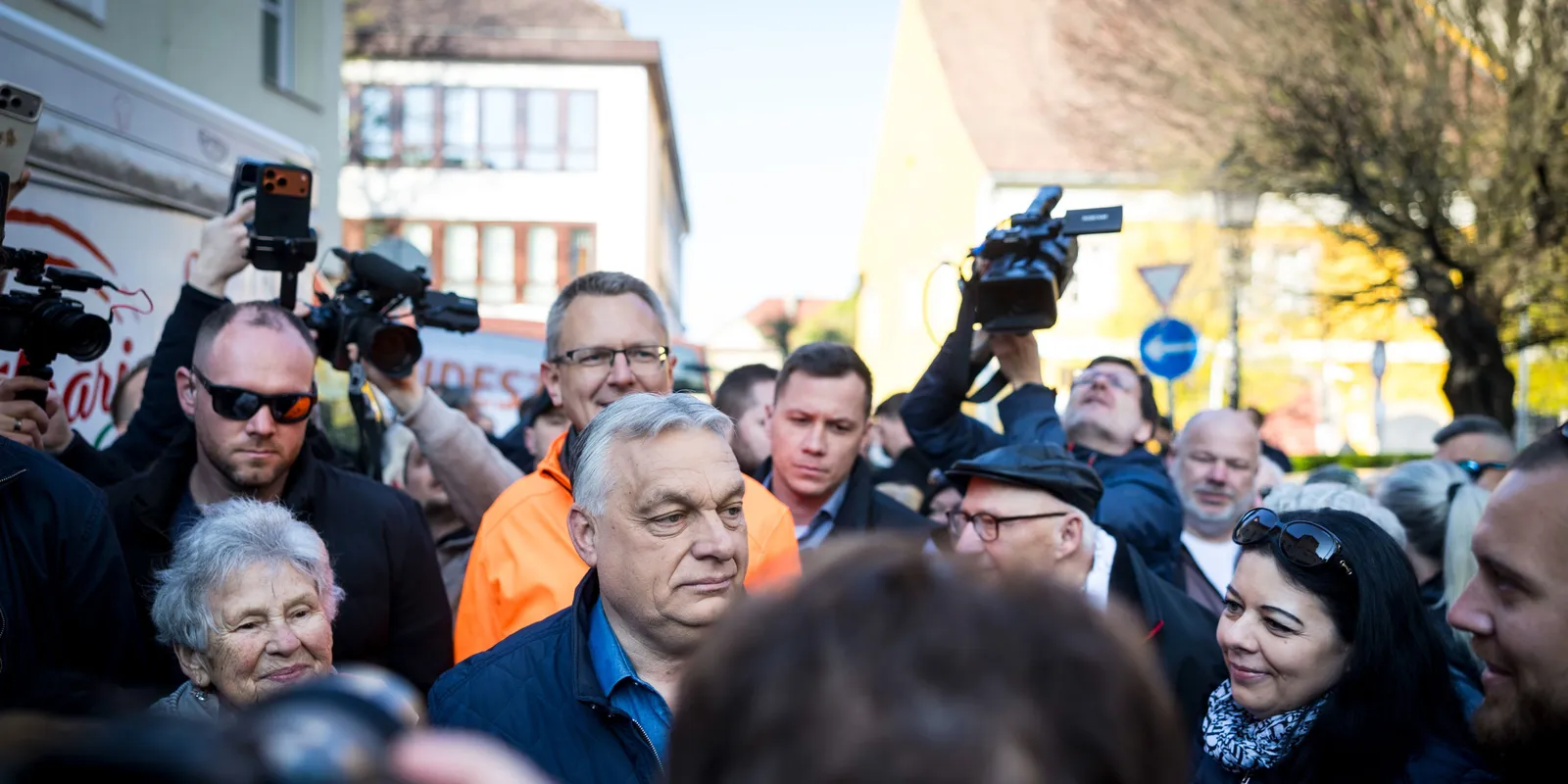 Hihetetlen hangulatban várták Orbán Viktort Vácon - Videó