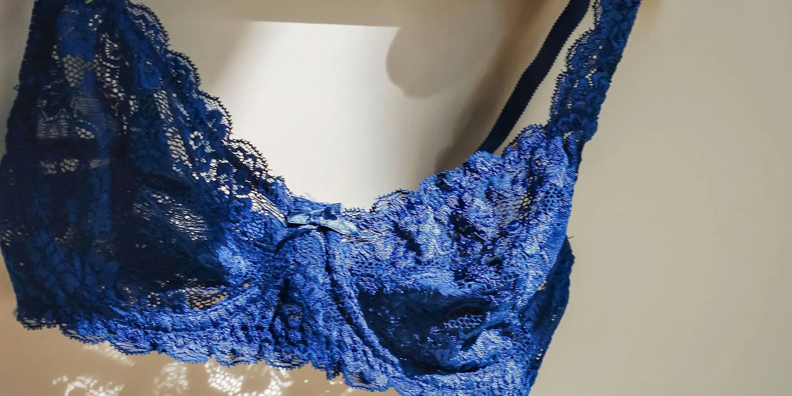 Mellei miatt tiltották le fiókjait egy fiatal nőnek