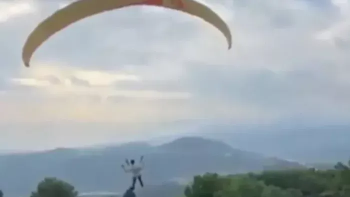 Siklóernyővel próbálnak bejutni a migránsok Spanyolországba