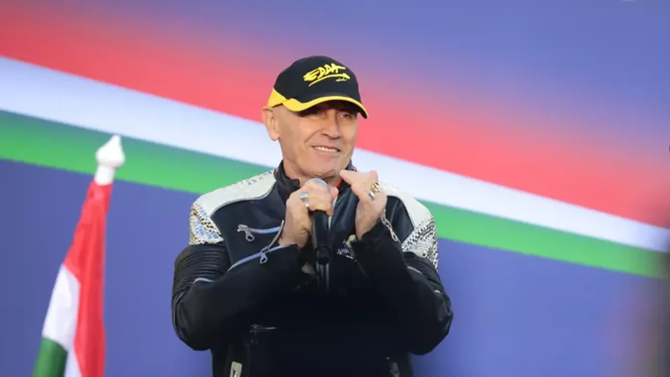 Országjárás: hihetetlen tömeg előtt énekelt Pataky Attila