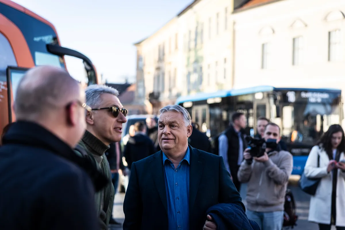 Orbán Viktor: 1 millió kézfogásra fel! 