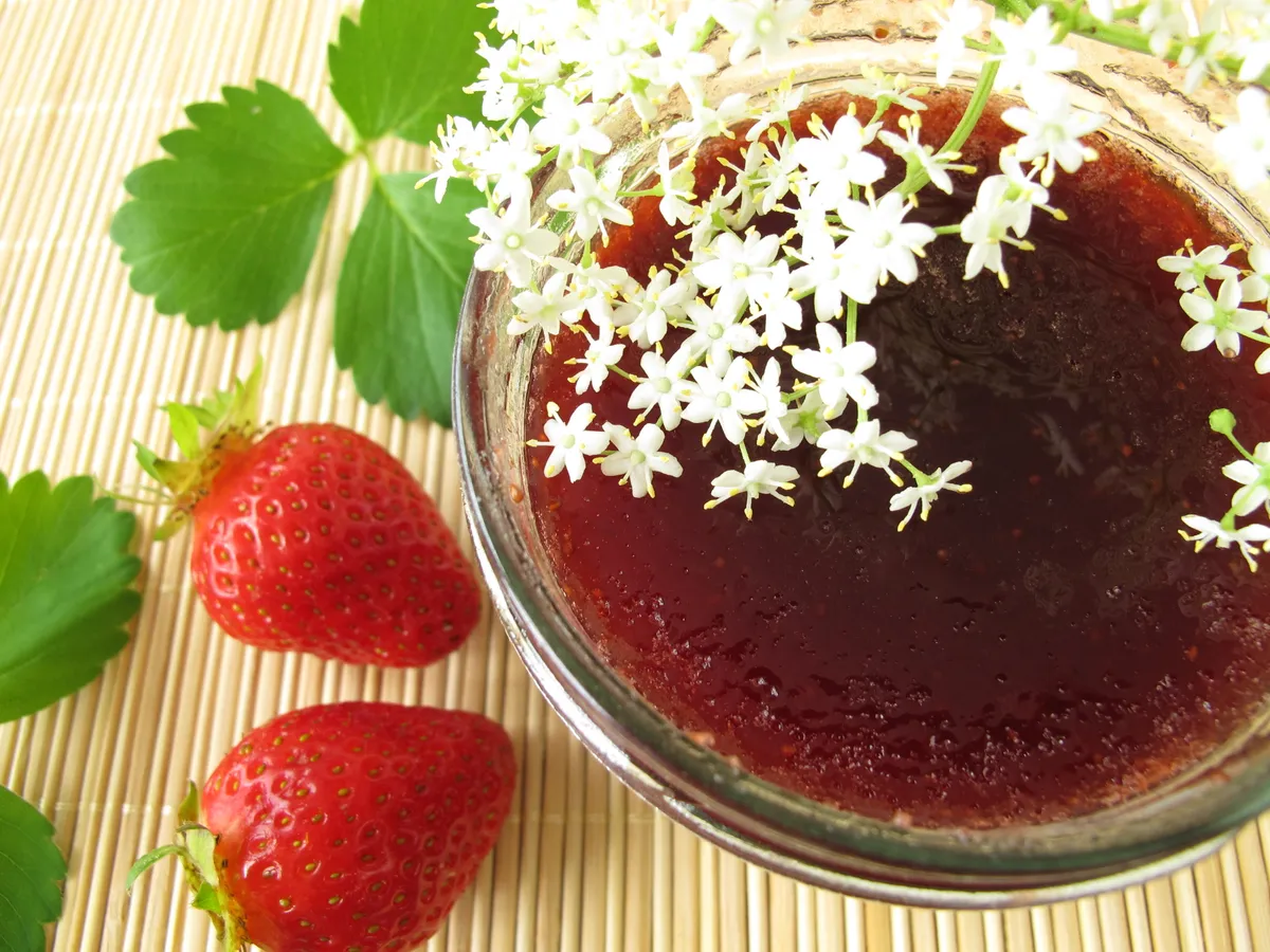 Jam,With,Strawberries,And,Elderflowers