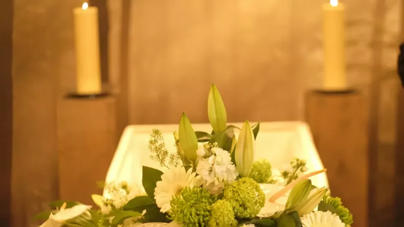 Koporsó feletti cicaharc! Mindkét nő randizott az elhunyttal