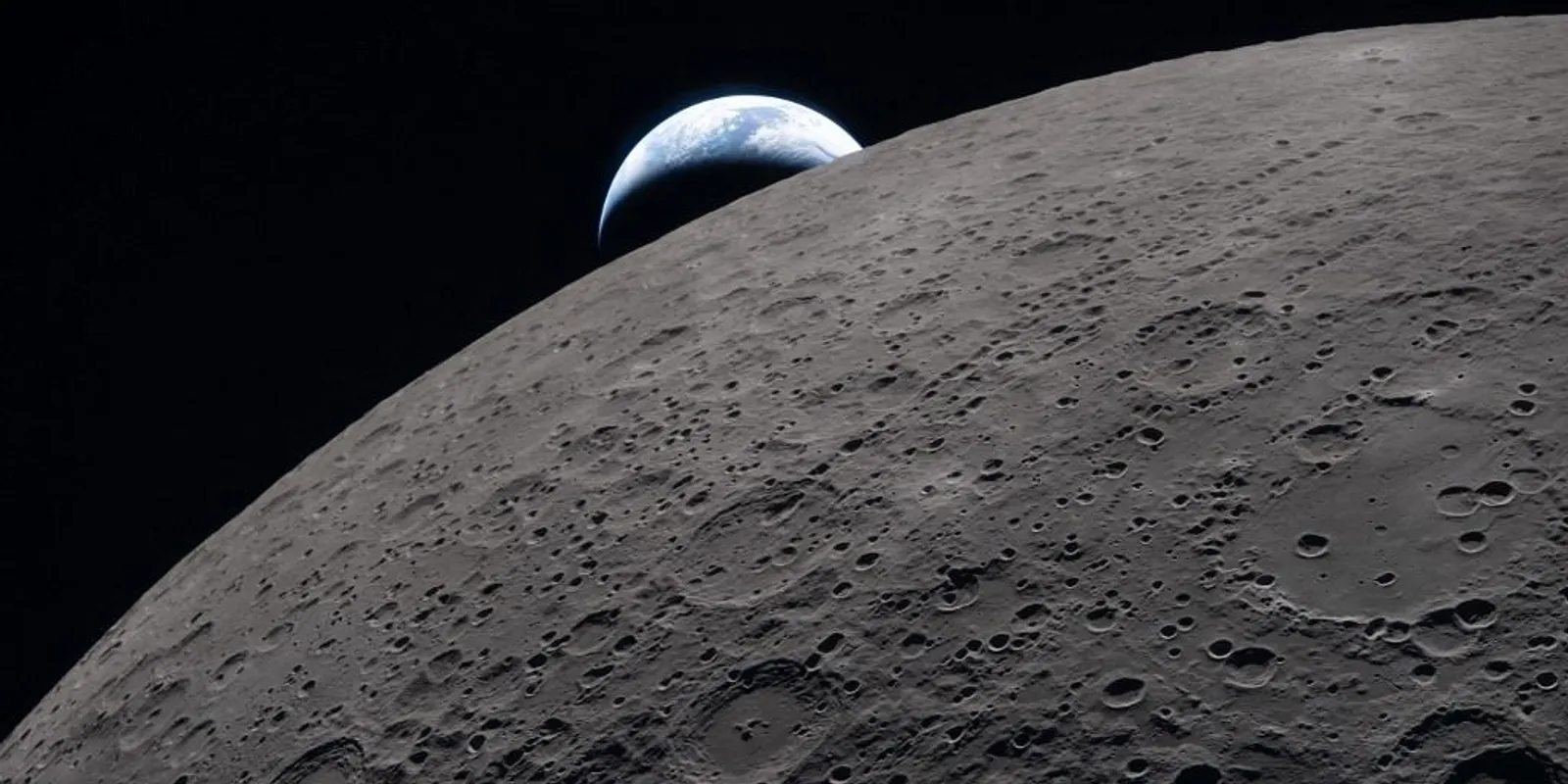 Mosolygó arcot fotóztak a Hold sötét oldalán