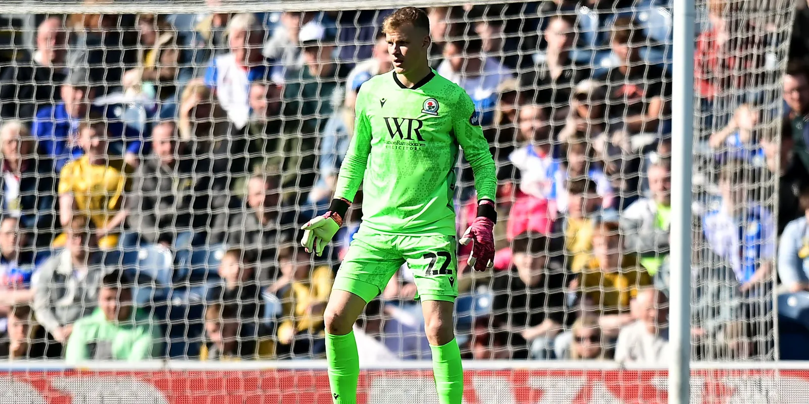 Saját és az ellenfél edzője is válogatott kapusunkon ámult