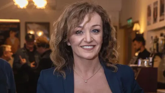 Könnyfakasztó pillanatok a reptéren – Szandi így ölelte át várandós lányát