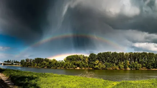 Lélegzetelállító látvány Szegednél: dupla szivárvány hasította ketté a viharfelhőt – Galéria!