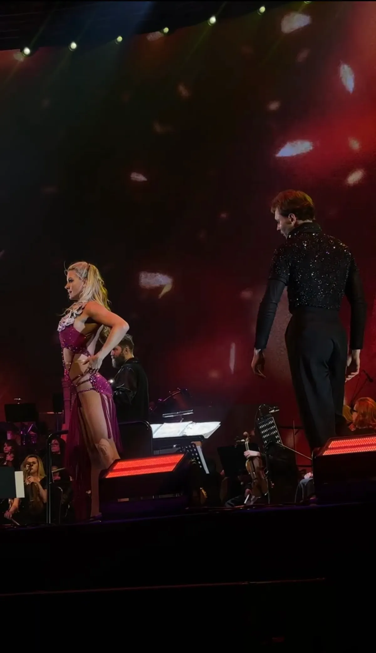 Zsuzsi egy hatperces szóló táncot adhatott elő az MVM Dome-ben táncpartnerével.