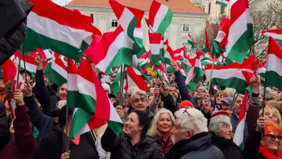 Hihetetlen embertömeg: elképesztő képek érkeztek az országjárás székesfehérvári állomásáról