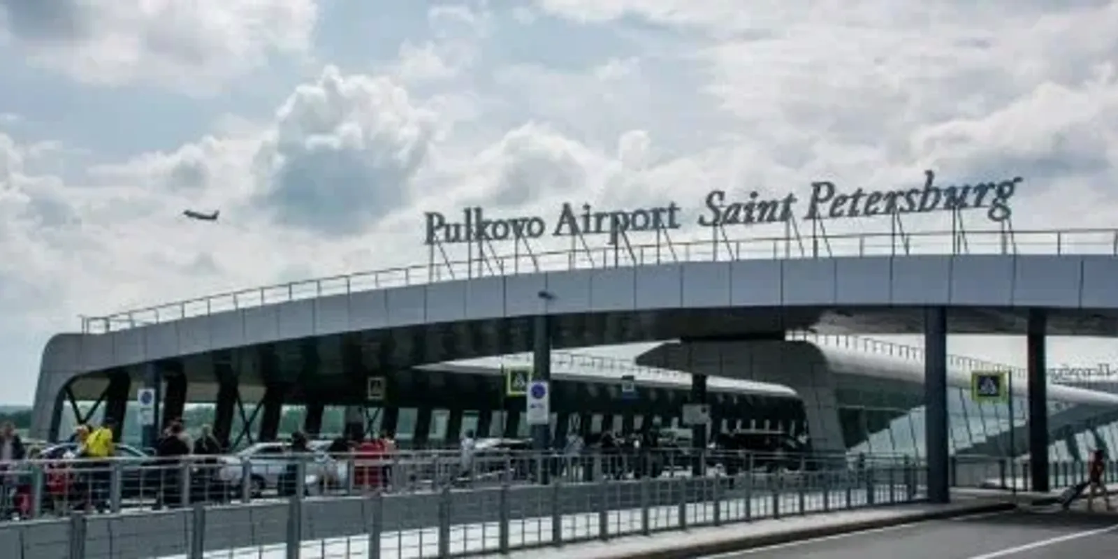 Az ukránok drónokkal támadják a szentpétervári repülőteret