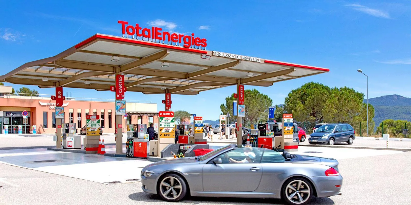 Pánik: több száz benzinkút ürült ki Franciaországban