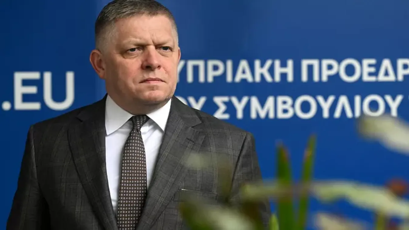 Brüsszel fokozza a politikai és pénzügyi nyomást a Robert Fico vezette szlovák kormányra
