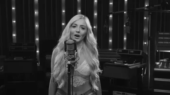 Szexi fotójával bűnbe viszi követőit az ismert influenszer