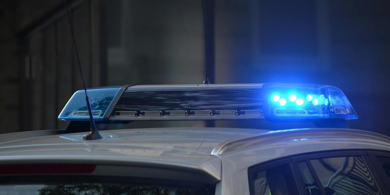 Hamis fegyverrel fenyegetőzött a fiatal, nem kapott szószt