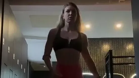 Leesett az állunk: Pallag Csenge brutális izmokat és vékony derekat villantott