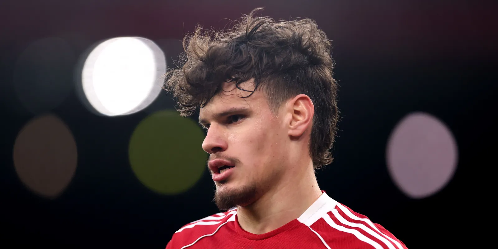 Lebukott Kerkez Milos, dögös énekesnőnek csapja a szelet