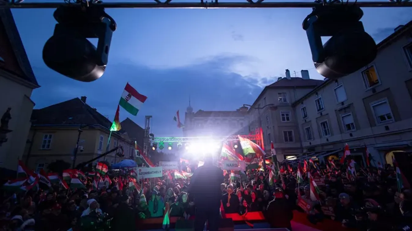 Orbán Viktor országjárása: a szombathelyi Savaria tér is kevésnek bizonyult!