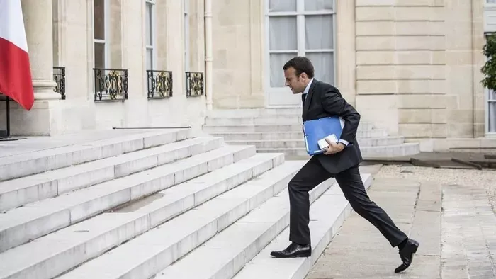 Korrupciós nyomozók jelentek meg Macron hivatalánál!