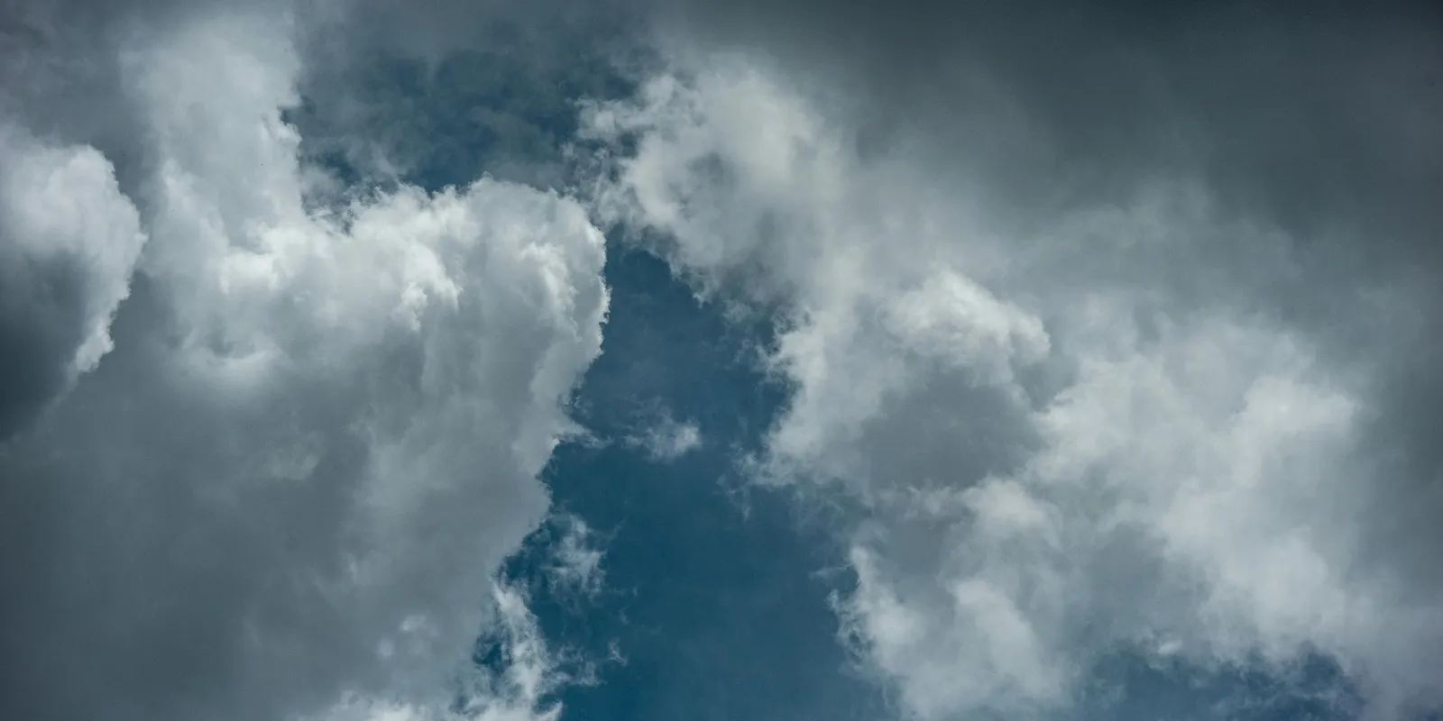  Napfényes idő után beborul az ég