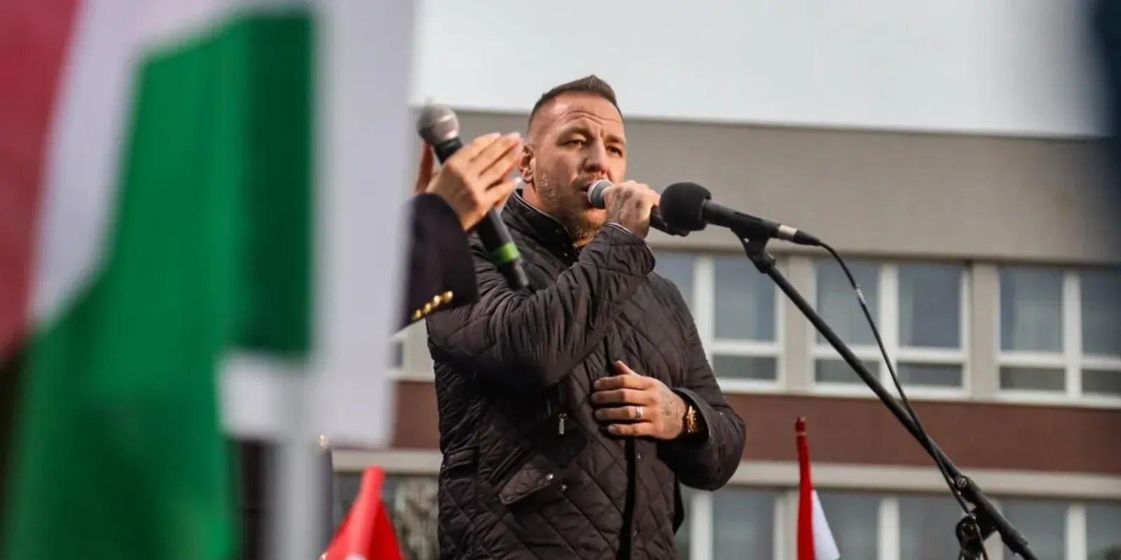 Curtis a gyűlölet helyett a zenére koncentrál