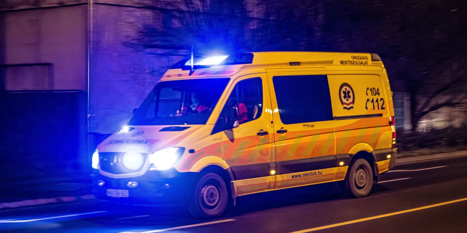 Busz és teherautó ütközött a fővárosban