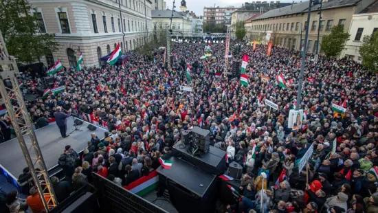 Végeláthatatlan tömeg, rengeteg békeszerető ember Debrecenben - Galéria