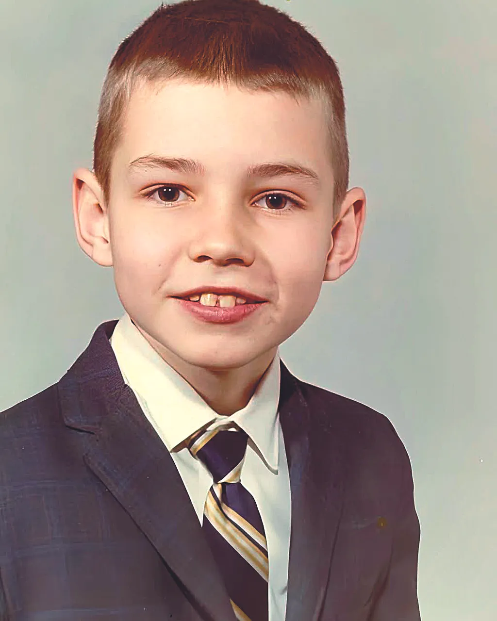 A szüleivel nagyon szűkös anyagi körülmények között éltek. Jim Carrey testvérével az édesapjuk gyárában kellett ellátniuk a gondnoki feladatokat. Annyira elszegényedtek, hogy hajléktalanná váltak, a család Volkswagen teherautójában laktak.