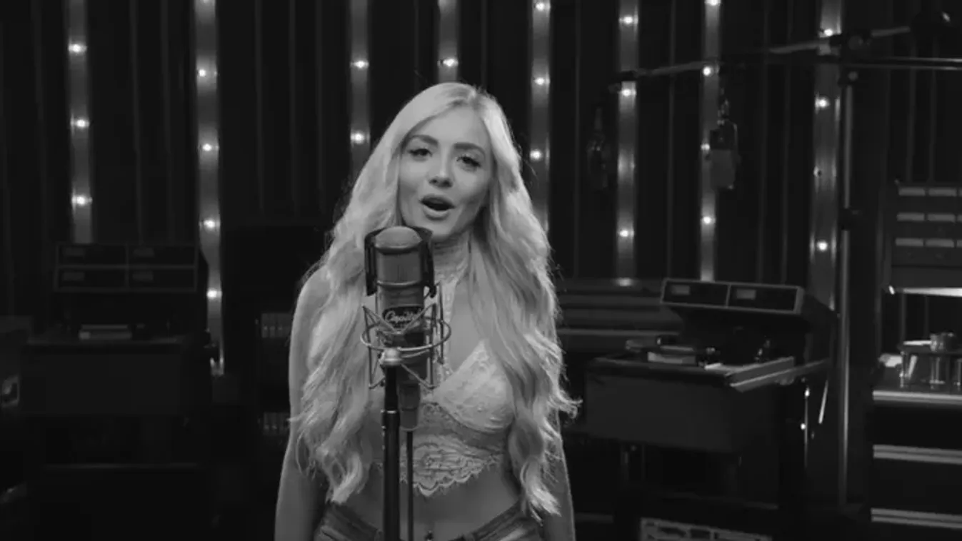 Szexi fotójával bűnbe viszi követőit az ismert influenszer