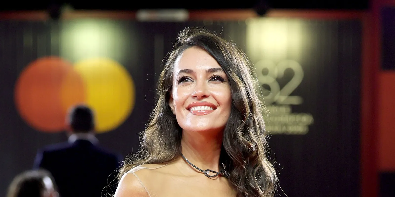 Miniruhába állt kamera elé a műsorvezető, mindenki őt nézte