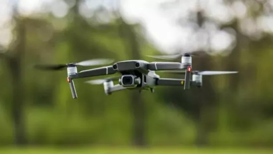 Francia nyugdíjas lőtt le egy kormányzati drónt a telke felett