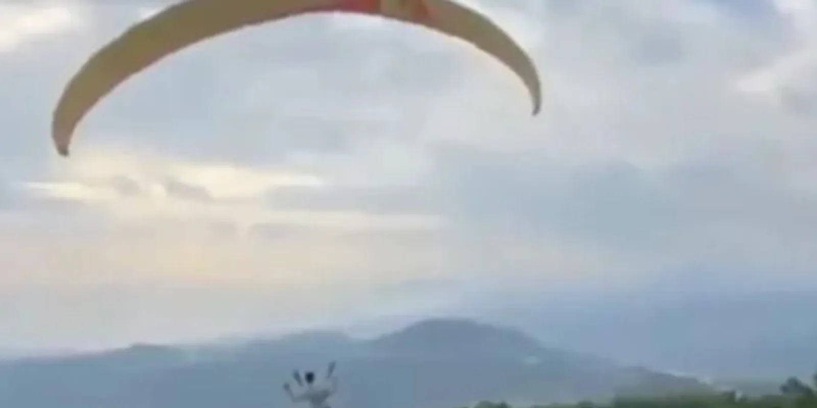 Siklóernyővel próbálnak bejutni a migránsok Spanyolországba